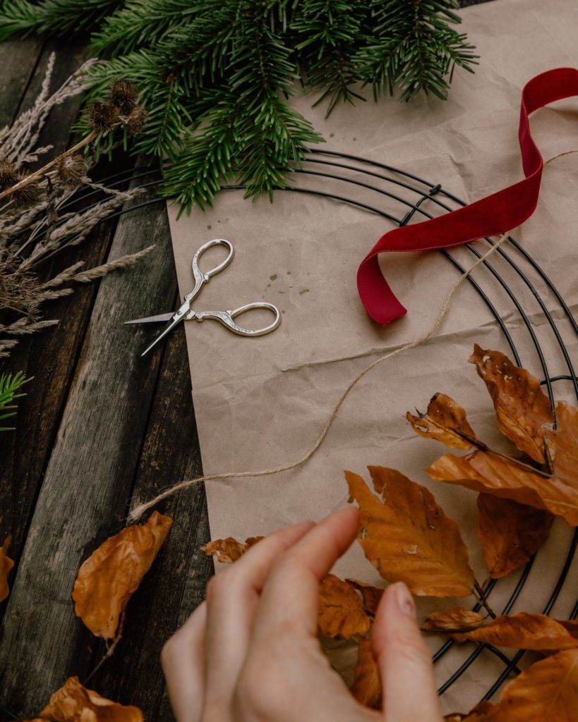 Dried wreath flowers and spruce