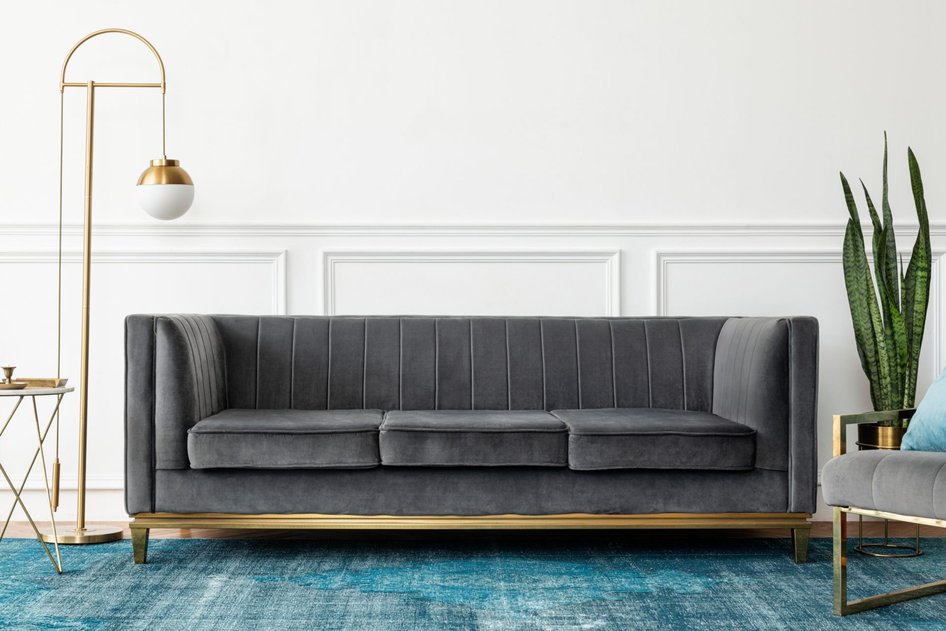 A mid-century modern living room with a bohemian vibe, featuring a mid-century modern furniture, a coffee table and a mix of materials and textures.